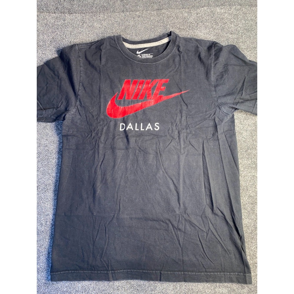 Nike Dallas Tee Shirt Mens Medium Black Standard Fit Crew Neck Spell Out Logo